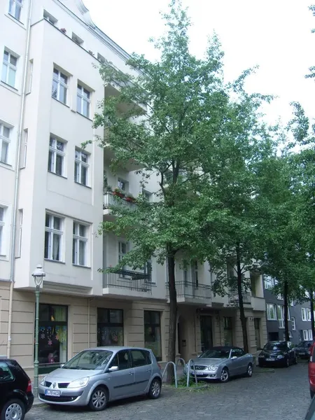 Gut geschnittene 5 Zimmerwohnung Altbau — photo 1